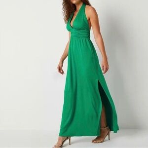 Sleeveless halter style dress in green